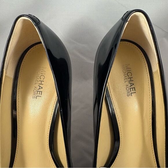 MICHAEL KORS Black Patent Leather Buckle Pointed Toe Pumps Heels Size 8.5M - Picture 3 of 11